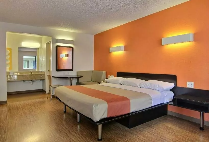 キングサイズベッドのスタンダードルーム, Motel 6albuquerque, Nm  Coors Road