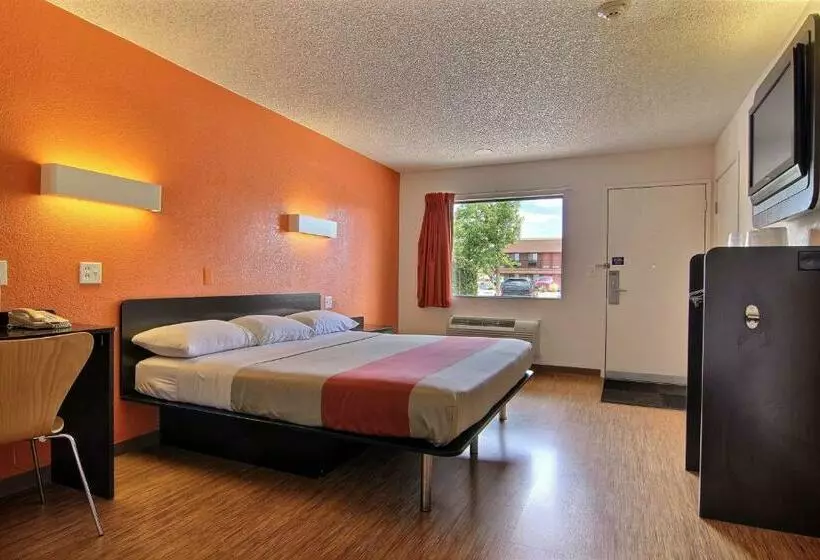 キングサイズベッドのスタンダードルーム, Motel 6albuquerque, Nm  Coors Road