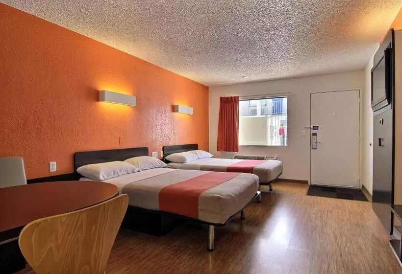 身障者適用キングサイズベッドルーム, Motel 6albuquerque, Nm  Coors Road