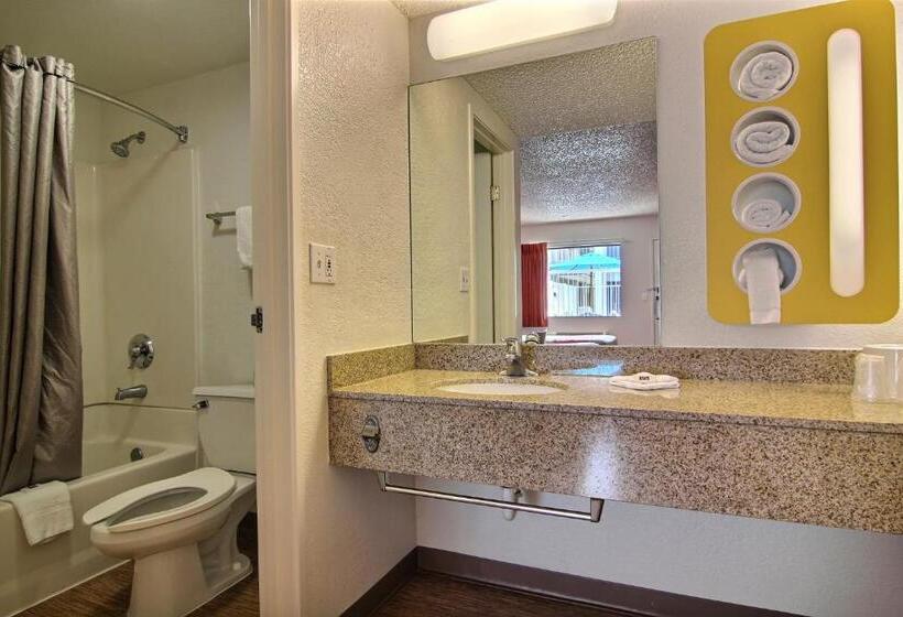 اتاق لوکس یک تخته, Motel 6albuquerque, Nm  Coors Road