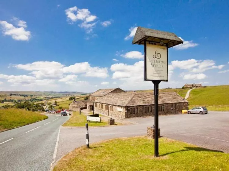スタンダードルーム, Leeming Wells