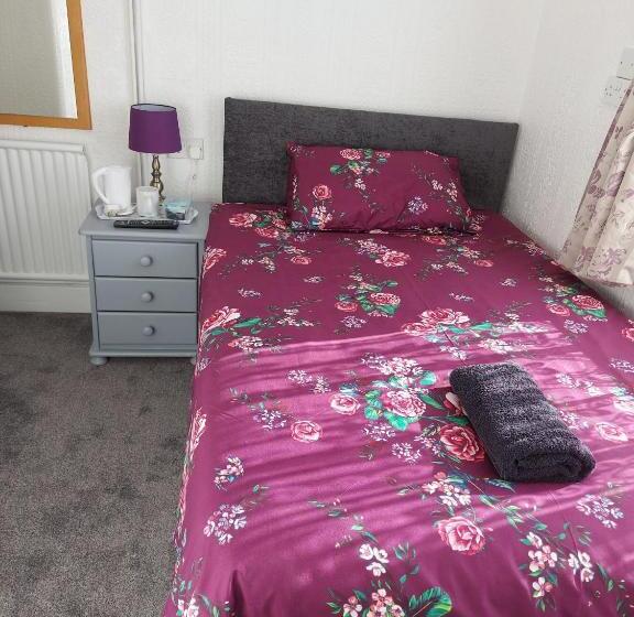 غرفة قياسية فردية, Holmeleigh