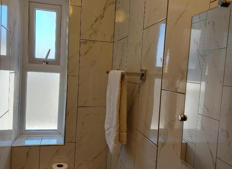 غرفة قياسية, Holmeleigh