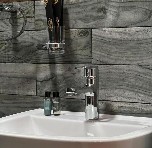 اتاق سوپریور, Wind