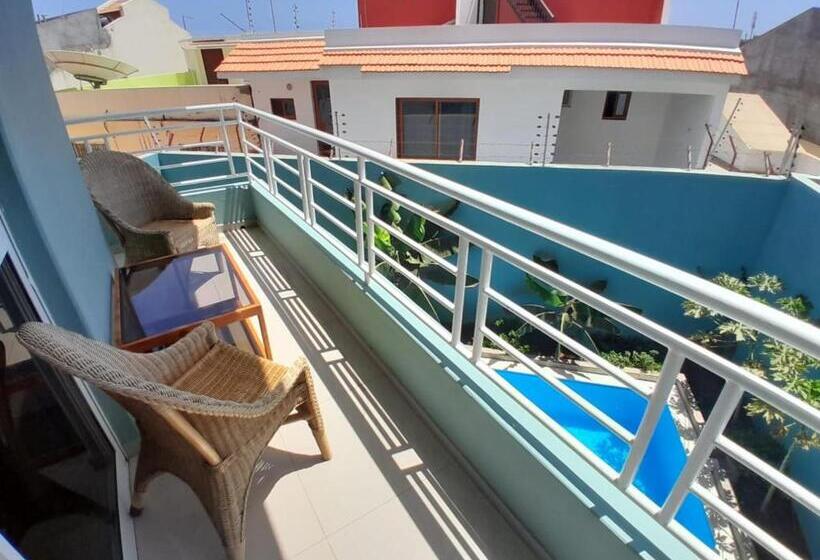 اتاق استاندارد سه تخته با بالکن, Praia Guest House