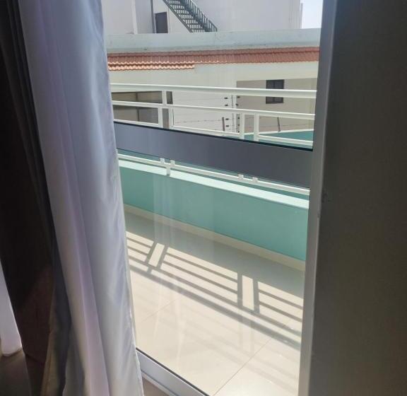 اتاق استاندارد سه تخته با بالکن, Praia Guest House