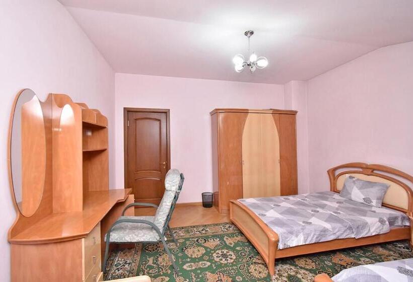 اتاق خانوادگی با سرویس بهداشتی مشترک, Amigos Guest House