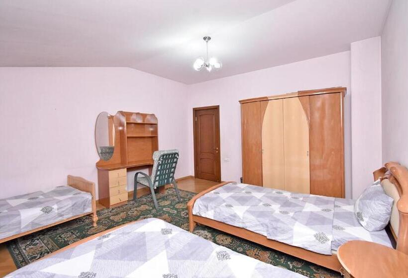 패밀리 룸 공용 욕실, Amigos Guest House