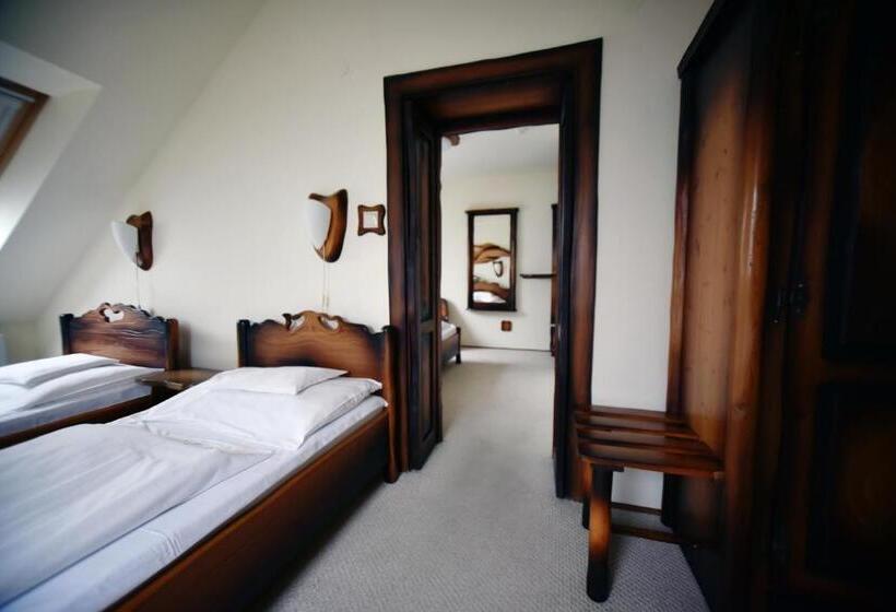 Четырехместный Номер Стандарт, Camelot Club