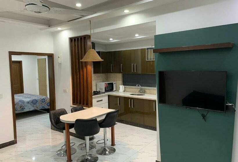 Executive Suite, Bloomsuites