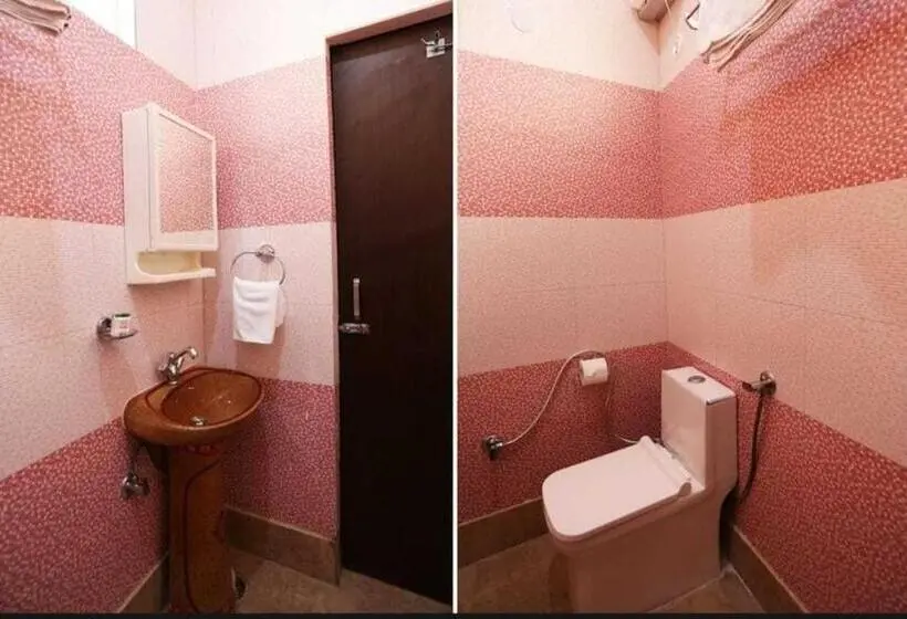 Classic Kolmen Hengen Huone, Flagship Hotal Pleasant Inn Near Jahangirpuri Metro Station