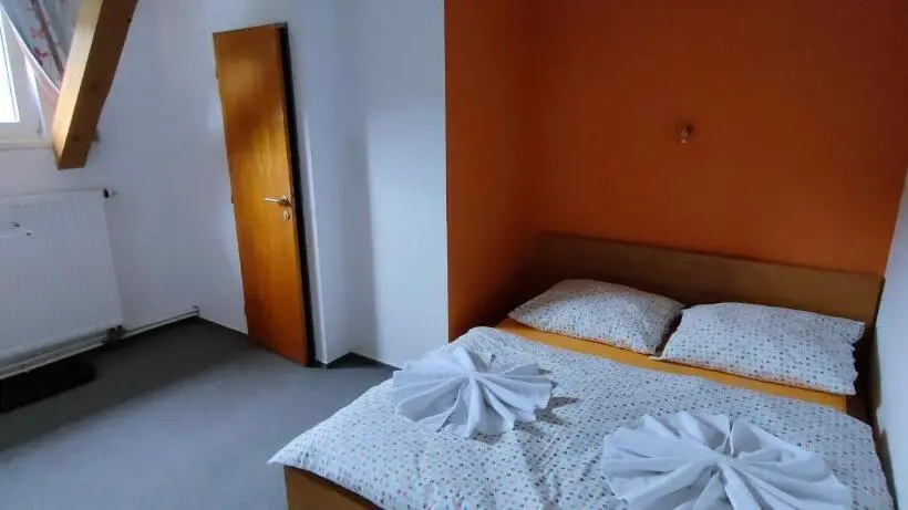Standard Neljän Hengen Huone, Chata ťapka