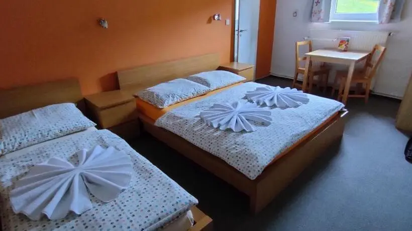 Standard Kolmen Hengen Huone, Chata ťapka