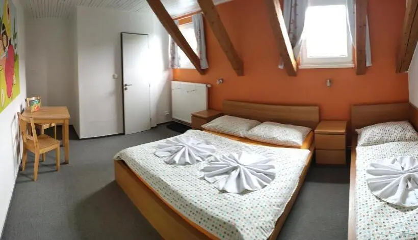 Standard Kolmen Hengen Huone, Chata ťapka