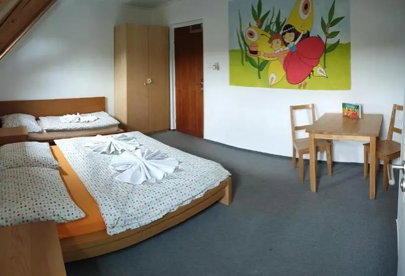 Standard Kolmen Hengen Huone, Chata ťapka