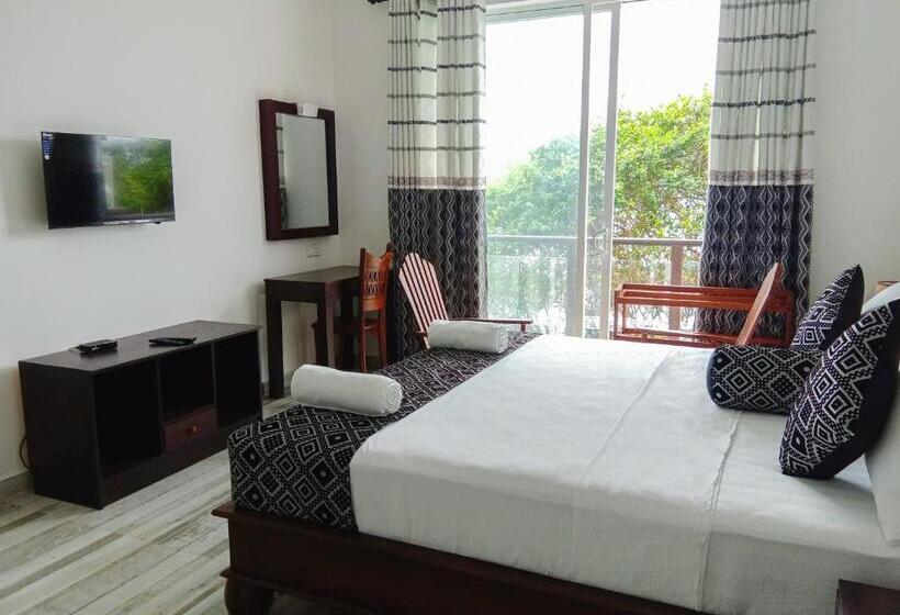 Номер Deluxe с Балконом, Ara Beach Resort Mirissa