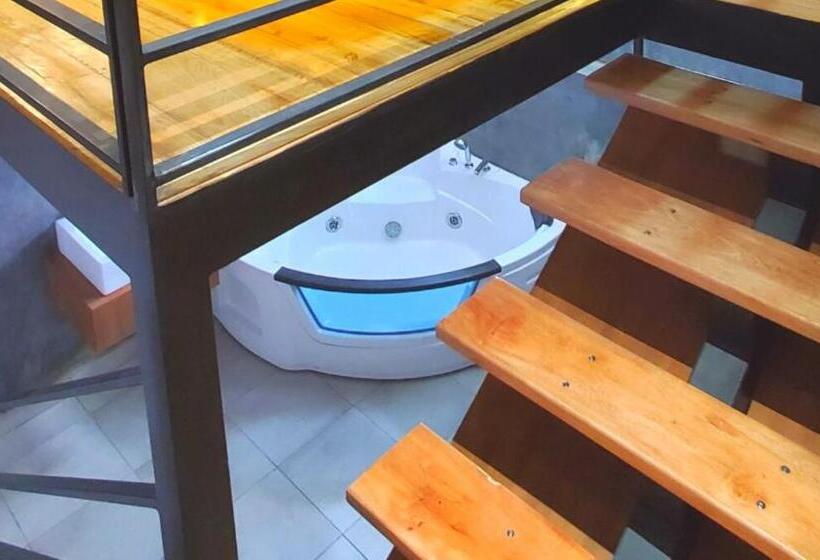 デラックスルーム, Inti Quito