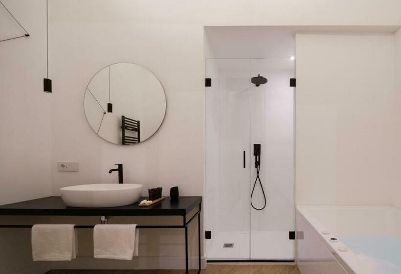 سوئیت با تخت بزرگ, Mirabilis Relais