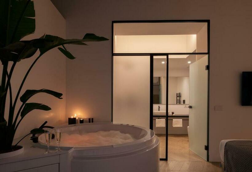 سوئیت با وان آب گرم, Mirabilis Relais