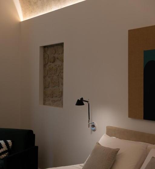 اتاق سوپریور, Mirabilis Relais