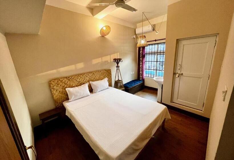 اتاق لوکس, Paris Guest House