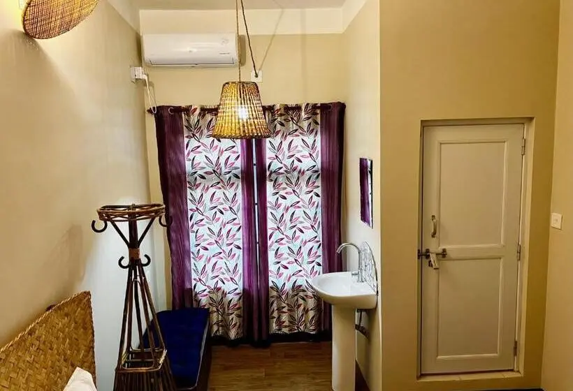 اتاق لوکس, Paris Guest House