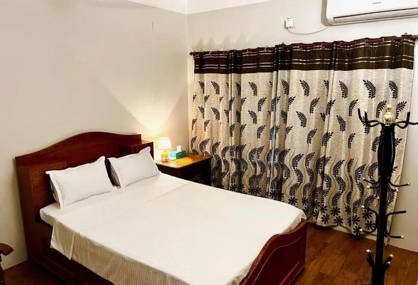 اتاق لوکس با بالکن, Paris Guest House