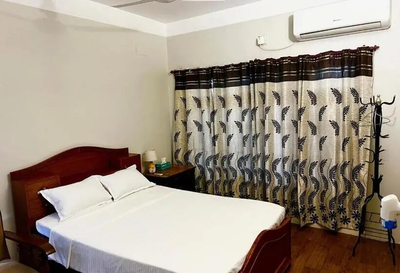 اتاق لوکس با بالکن, Paris Guest House
