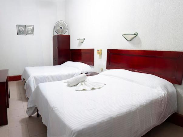 اتاق ساده سه نفره, Nueva Antequera