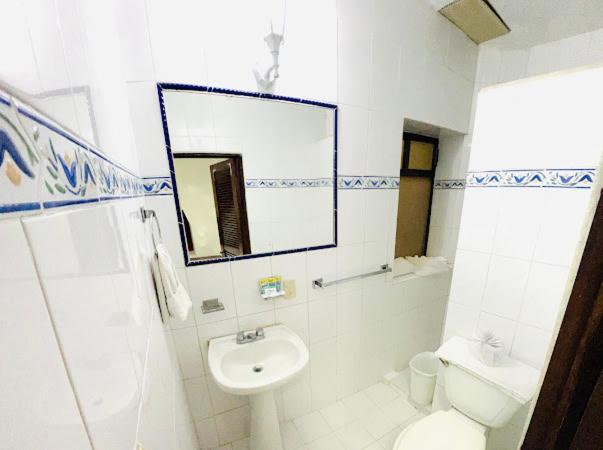 اتاق ساده سه نفره, Nueva Antequera