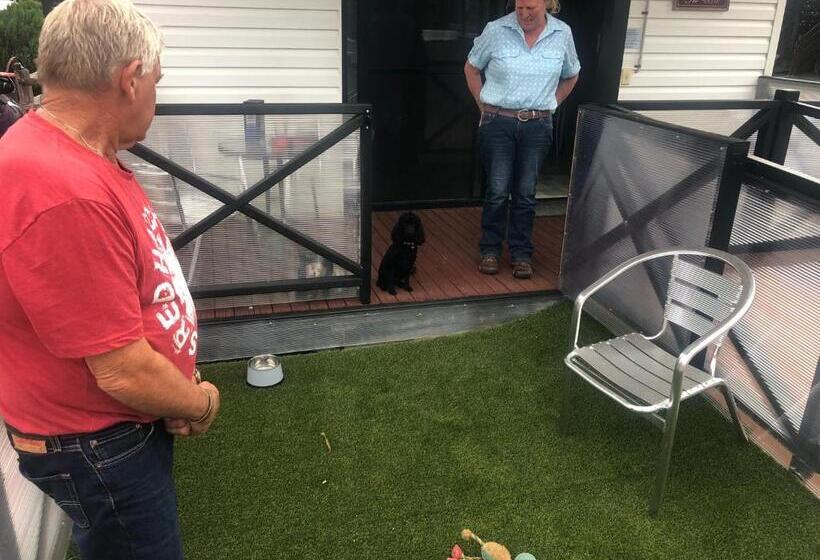 Семейное Бунгало, Kilcoy Motel