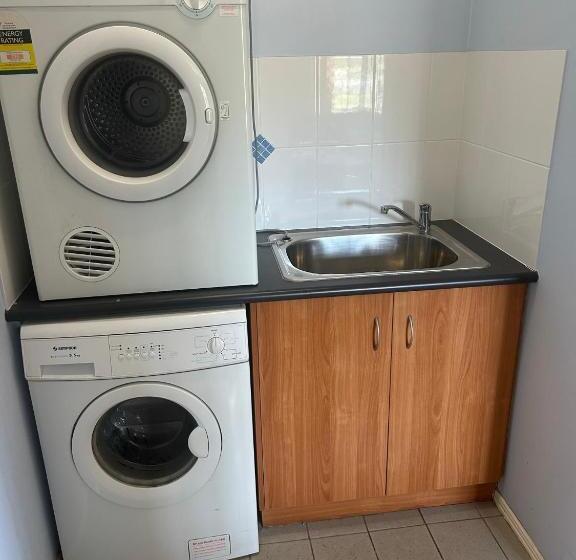 Семейное Бунгало, Kilcoy Motel