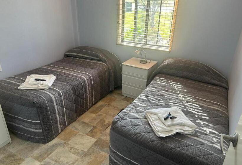 Семейное Бунгало, Kilcoy Motel