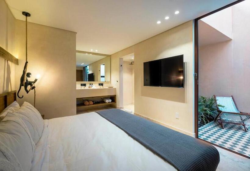 اتاق لوکس با تخت بزرگ, Faisano Nomadas