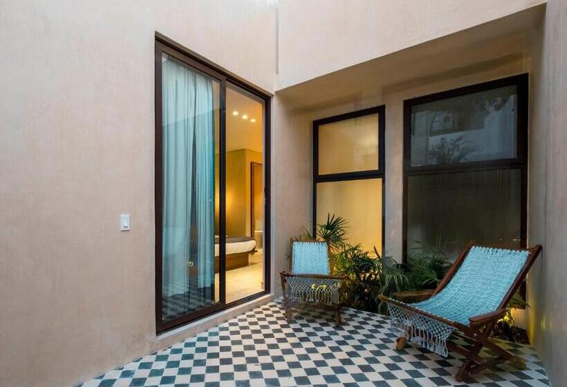 اتاق لوکس با تخت بزرگ, Faisano Nomadas