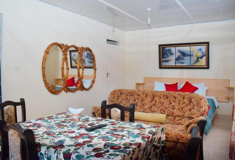 سوئیت 2 خوابه, The Plantains Place