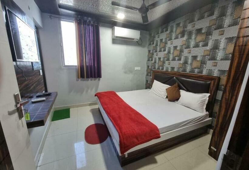 Pokój Deluxe, Shanti Grand Inn