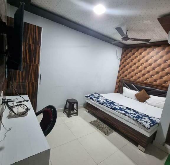 اتاق لوکس, Shanti Grand Inn