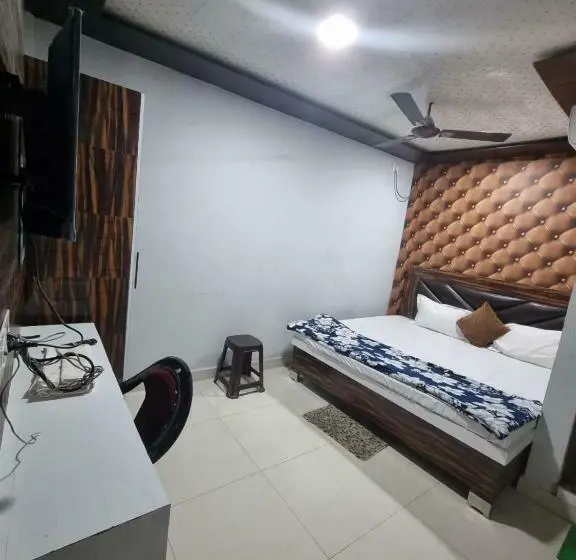 اتاق لوکس, Shanti Grand Inn