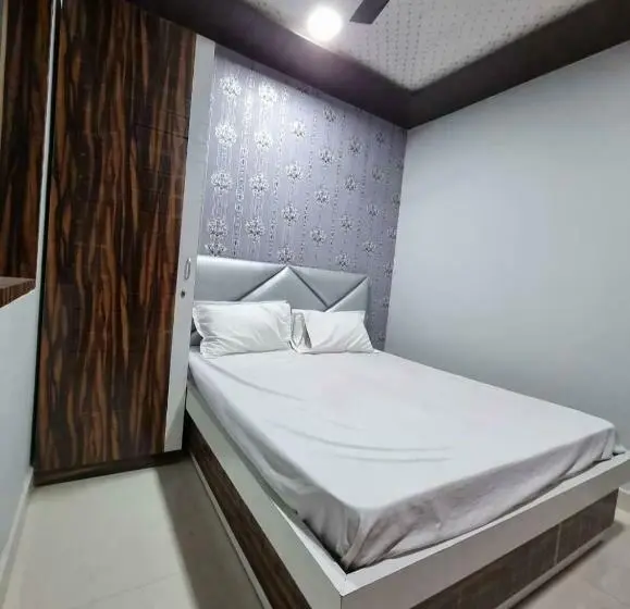اتاق لوکس, Shanti Grand Inn