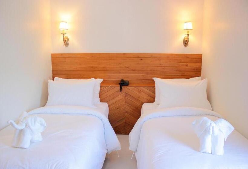 חדר סופריור, The Peace River Kwai