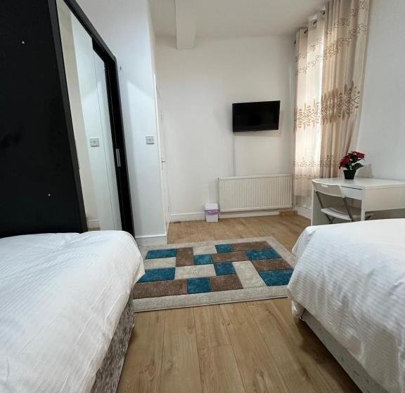 חדר משפחתי חדר אמבטיה משותף, City Lodge Shadwell