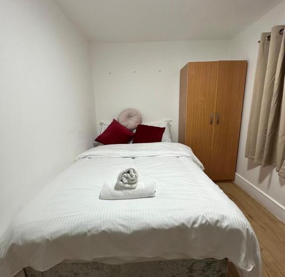 Номер Стандарт Совместная Ванная, City Lodge Shadwell