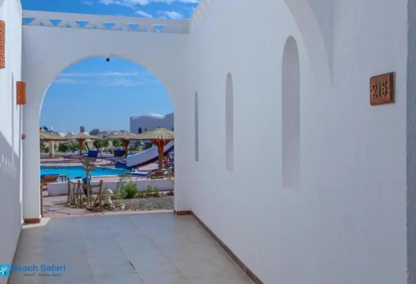 اتاق استاندارد با چشم‌انداز استخر, Beach Safari Nubian Resort
