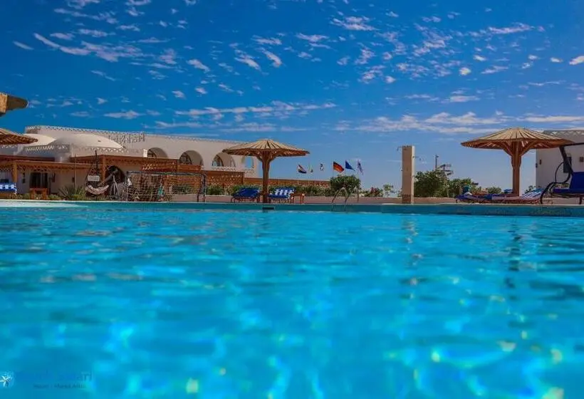 اتاق استاندارد با چشم‌انداز استخر, Beach Safari Nubian Resort