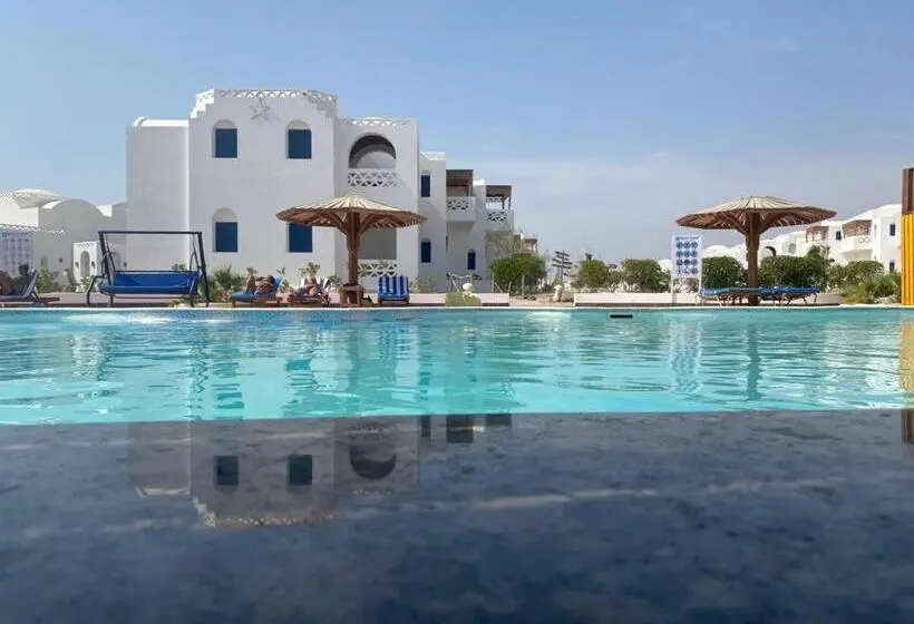 اتاق استاندارد با چشم‌انداز استخر, Beach Safari Nubian Resort