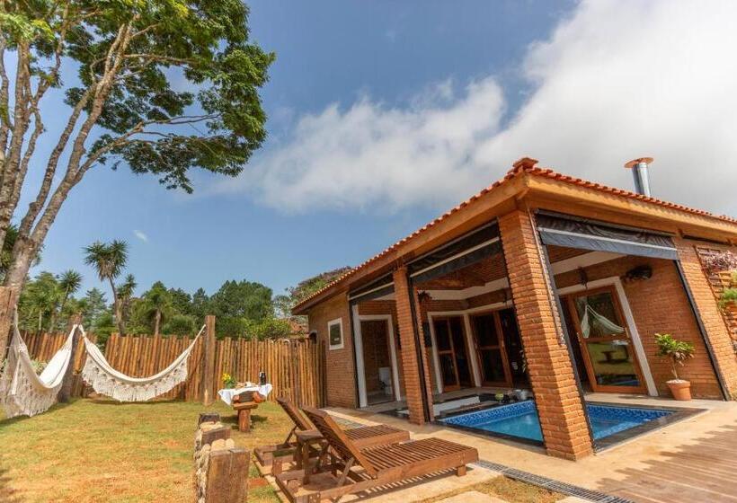 套房配有游泳池, Roteiros Adorai