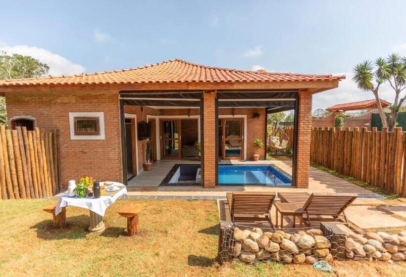 套房配有游泳池, Roteiros Adorai