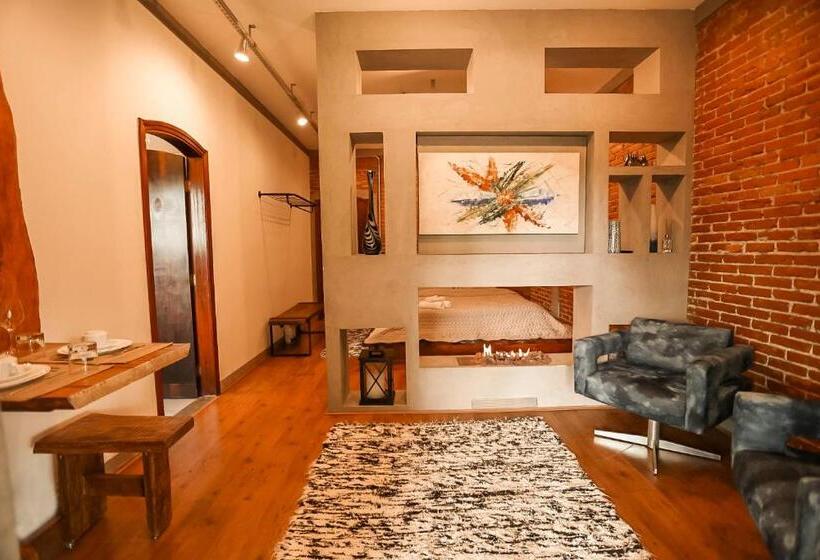 带按摩浴盆的套房, Roteiros Adorai