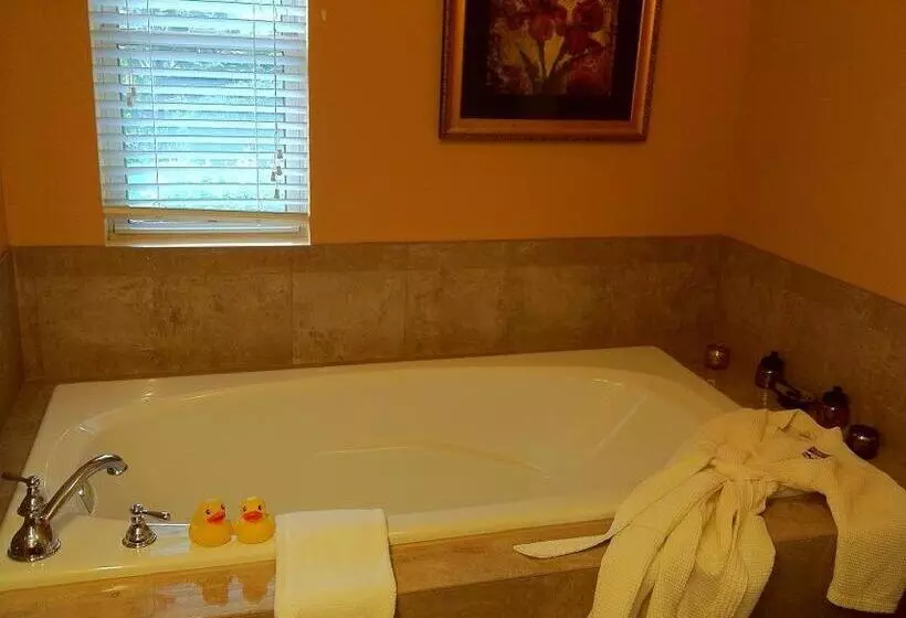 デラックススイート, Brookside Mountain Mist Inn B&b